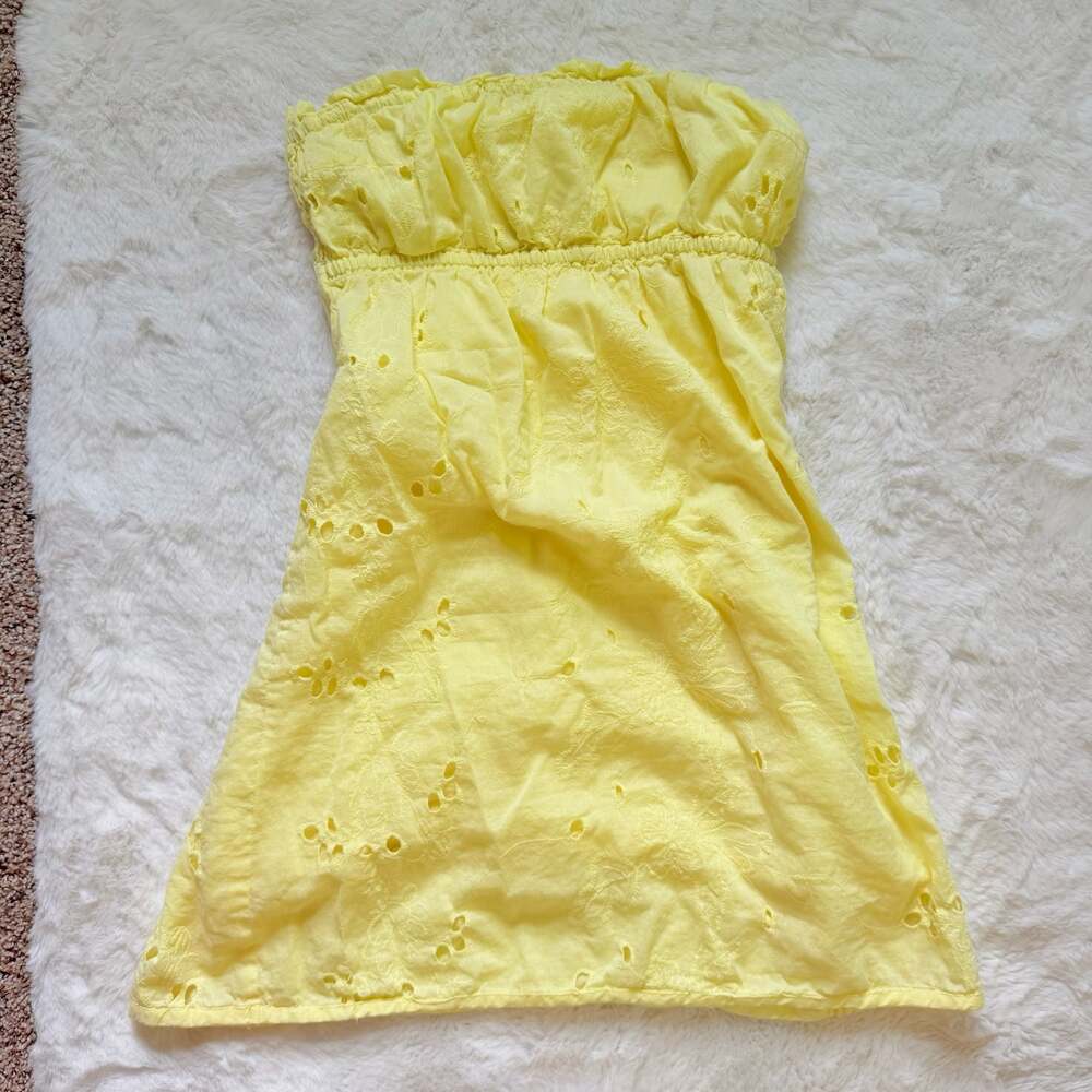 21 Women's Yellow Eyelet Smocked Strapless Mini Dress